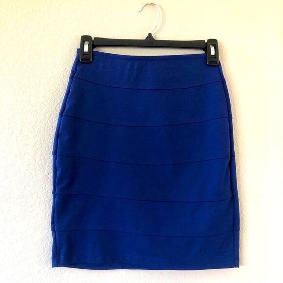 3/$15 Papaya Blue Stretch Skirt S - Picture 1 of 2